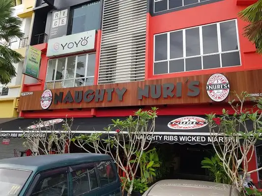 Naughty Nuri&apos;s Warung Food Photo 6