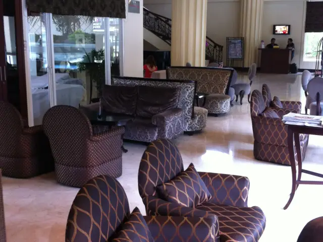 Gambar Makanan The Lounge - Park Regis Arion 8