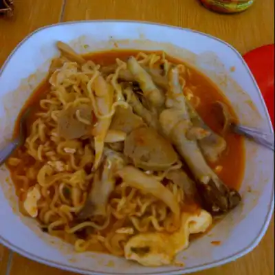 Mie Pedas NOAH