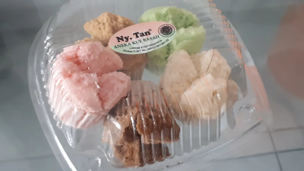 Ny. Tan Aneka Kue Basah