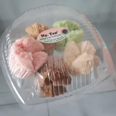 Ny. Tan Aneka Kue Basah