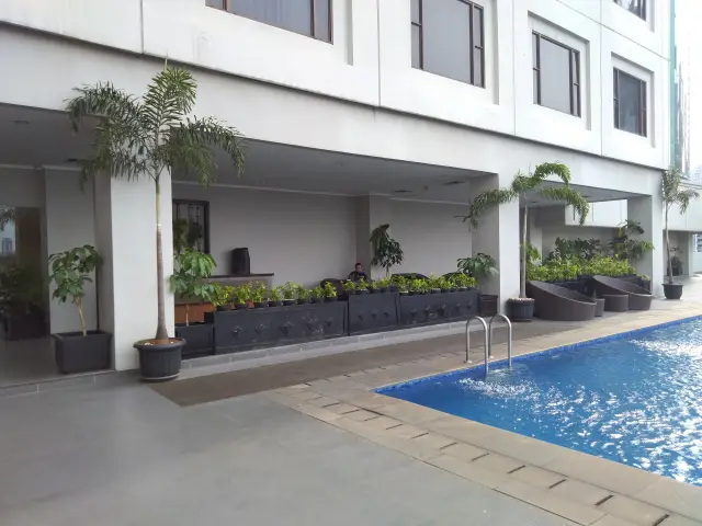 Gambar Makanan The Royal Rooftop Pool Bar - Royal Kuningan Hotel 14