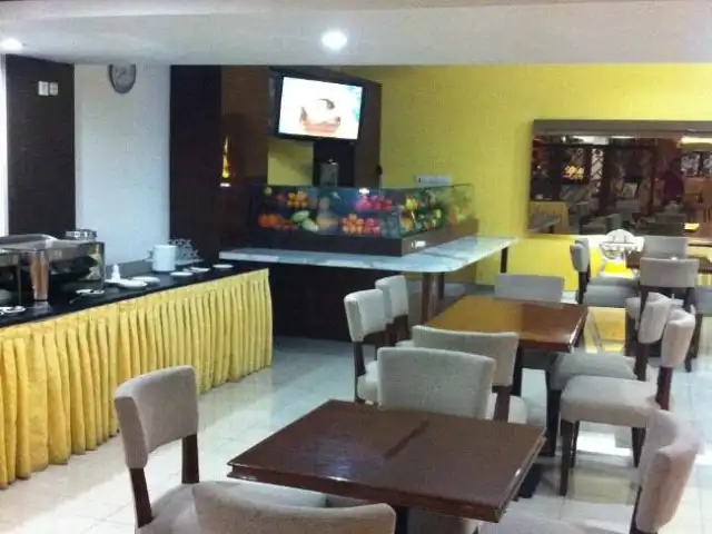 Gambar Makanan Semanggi Coffee Shop - Sofyan Hotel Betawi 3