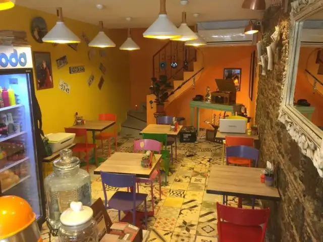 Renkli Taş Devri Sandwich & Cafe'nin yemek ve ambiyans fotoğrafları 2