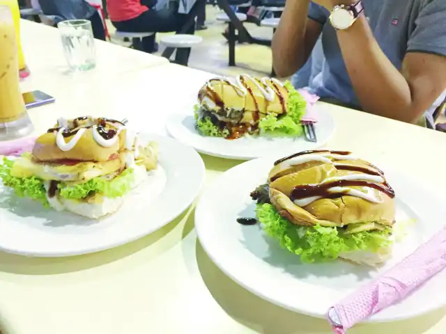 Aman Burger Food Photo 9