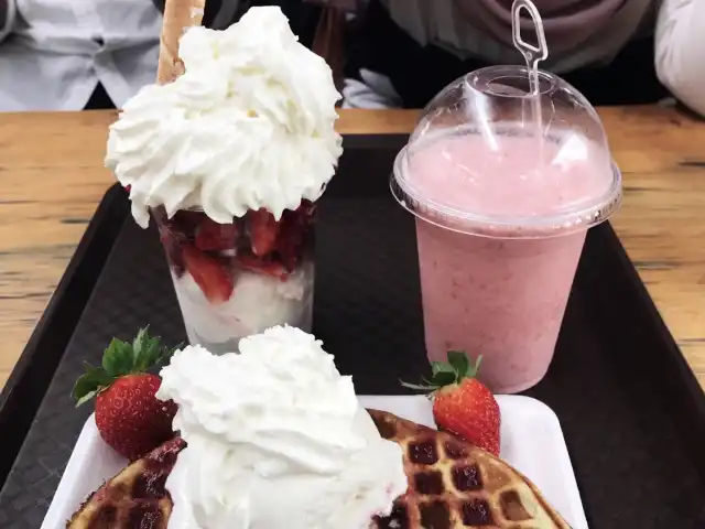 Big Red Strawberry Cafeteria Food Photo 4