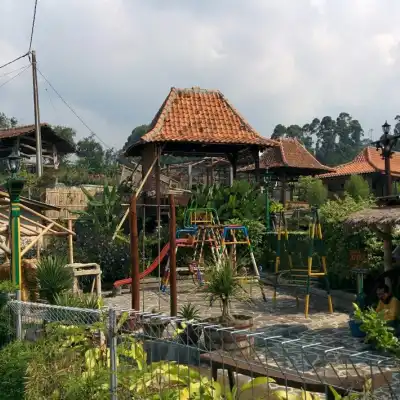 Saung Katineung, Desa Alamendah Ciwidey