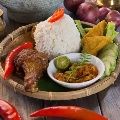 Ayam Penyet Nusantara (Bukit Tinggi)