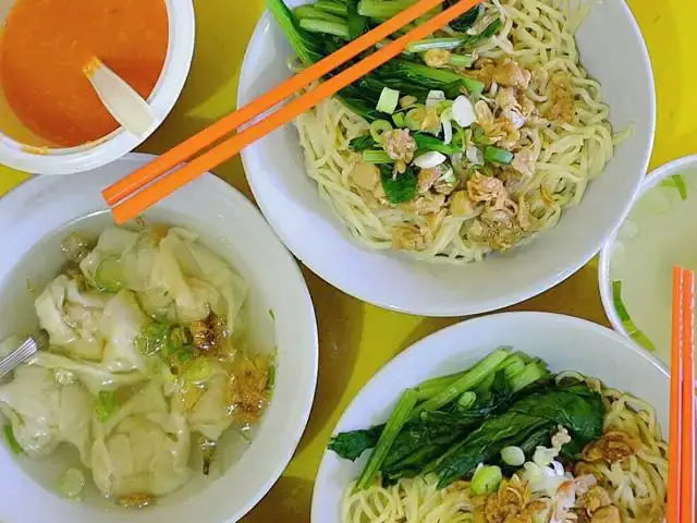 Gambar Makanan Warung Bakmi Gerobak Kuning 11