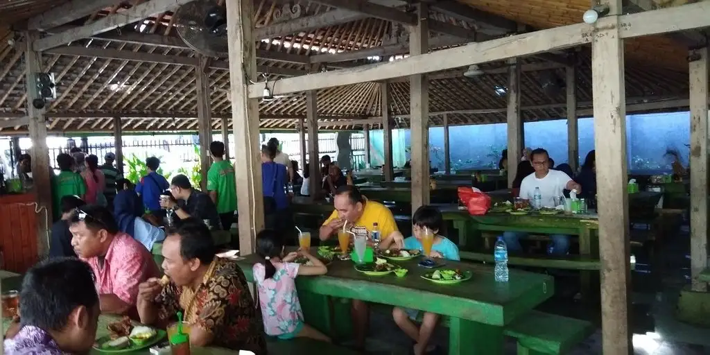 Nasi Tempong Indra - Dewi Sri