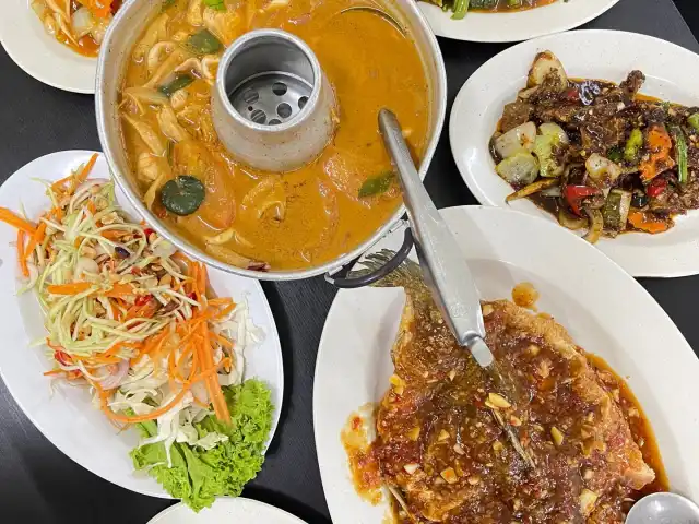 Dino’s Thai Food Restoran Food Photo 1