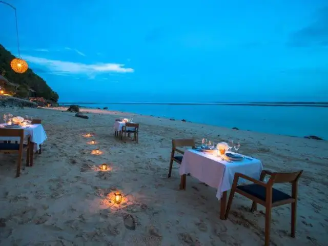 Gambar Makanan Finn's Beach Club - Semara Luxury Villa Resort 3