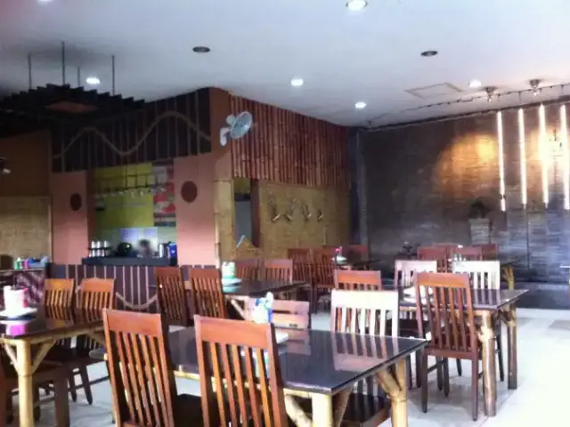 Rumah Makan Sunda Bambu