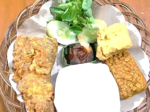 Gambar Makanan Ayam Tulang Lunak Khas Ibu Hj.Fitri Dede Rusli. GM Damkar , Kawasan Industri Kra 4