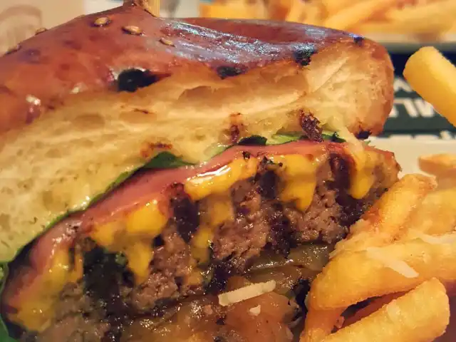 Burgerhood'nin yemek ve ambiyans fotoğrafları 33