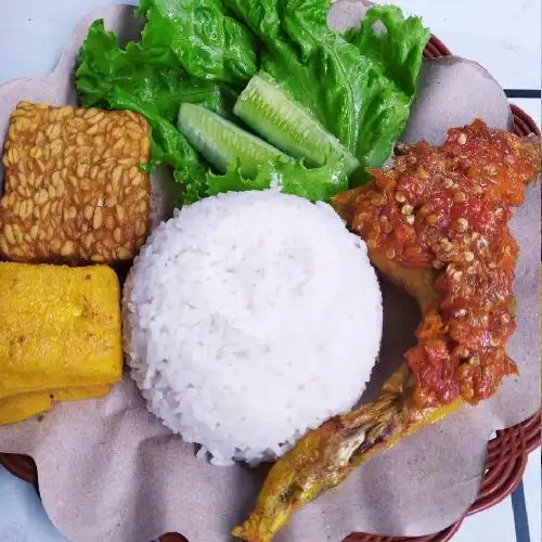 Gambar Makanan Ayam Bakar & Goreng Serundeng Uwais, Cimahi Tengah 20