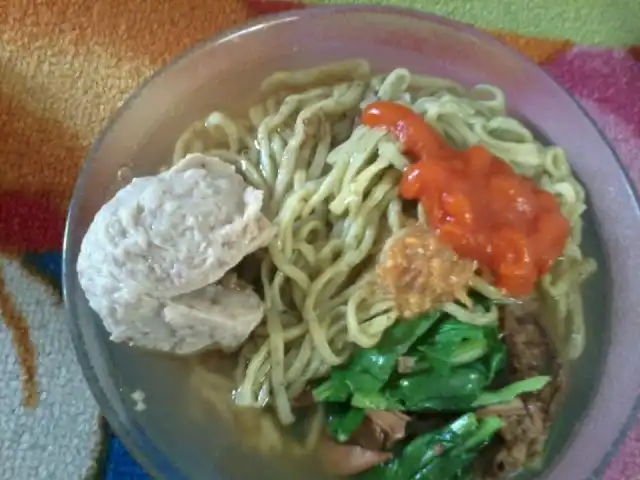 Gambar Makanan Bakso tenis dan Mie ayam bayam 2