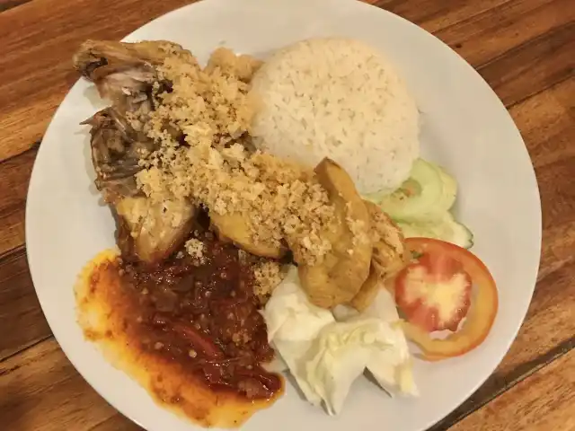 Gambar Makanan Ayam Penyet Ria "Khas Bu Ruth" 7