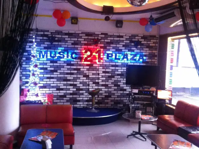 Music 21 Plaza Food Photo 11
