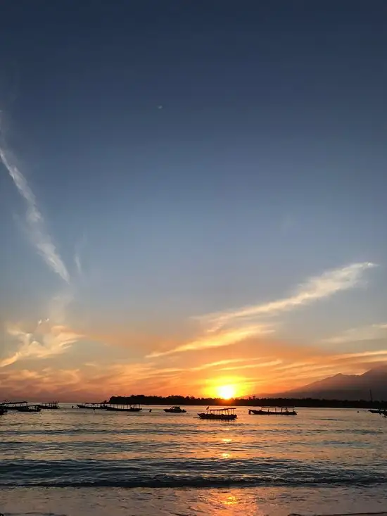 Gambar Makanan Laguna Gili Beach Restaurant 16