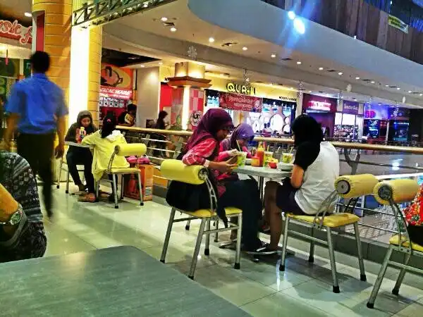 Gambar Makanan Food Court Solo Square 16