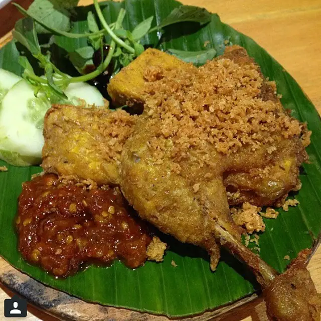 Ayam Penyet Ria "Khas Bu Ruth"