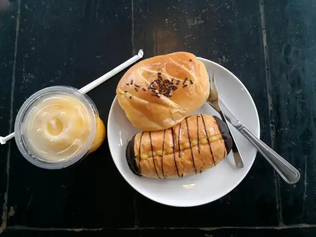 Gambar Makanan V-Nice Bakery, Coffee And Donuts 13