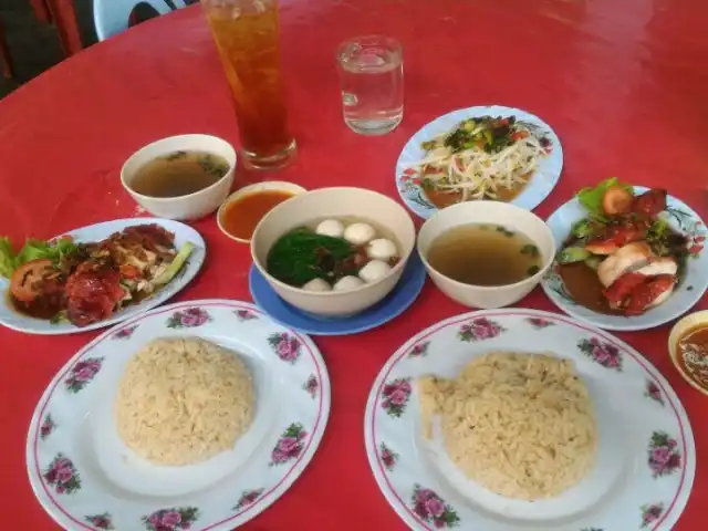 Nasi Ayam Hainan Kak Lina Food Photo 8