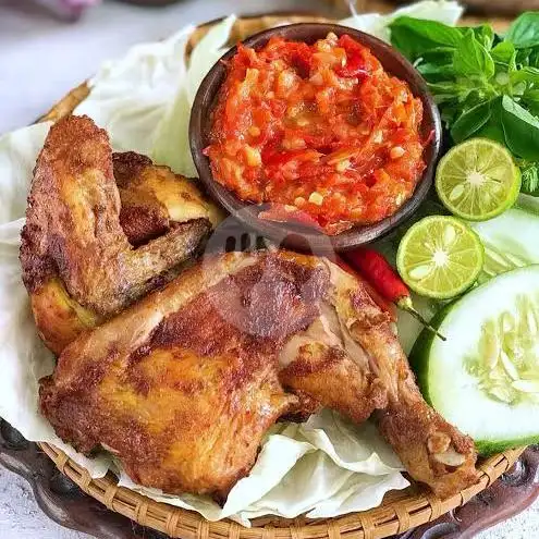 Gambar Makanan Ayam Kremes Bu Mona, Kerobokan 14