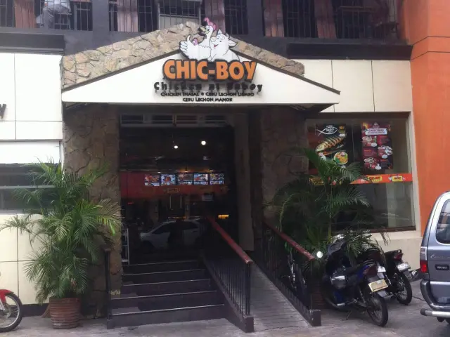 Chic Boy Food Photo 3
