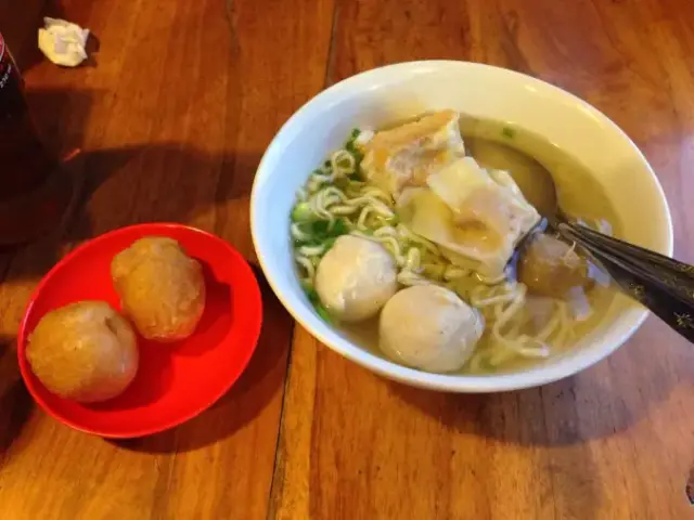 Buka Baju - Gubuk Makan Bakso Keju