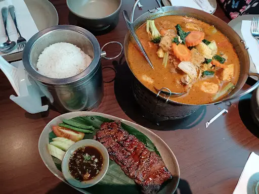 Gambar Makanan Tamnak Thai Restaurant 12