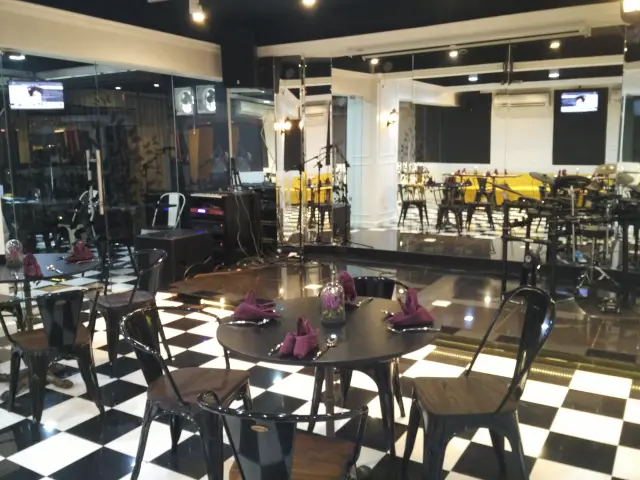 Gambar Makanan Rama Rama Dine & Lounge - Grand Darmo Suite 12