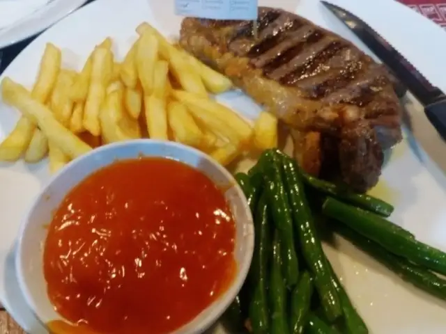 Gambar Makanan Steak Hotel by Holycow! #TKP Benhil 7