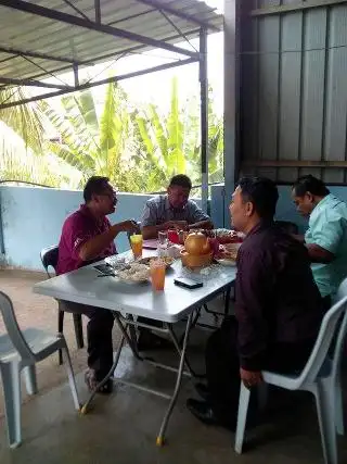 Kedai makan kak mis ndot-ndot