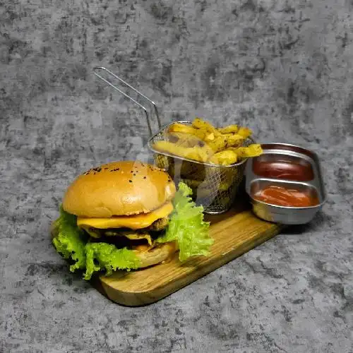 Gambar Makanan New Normal Burger Bar, Jl.Diponegoro No 17A 13