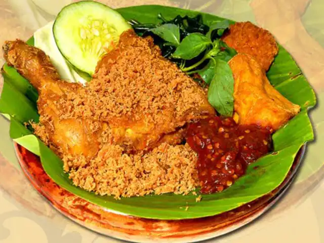 Gambar Makanan Ayam Penyet Ria "Khas Bu Ruth" 3