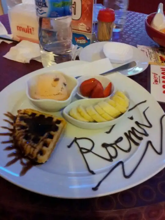 Gambar Makanan Roemah Mirota Café and Ice Cream 2
