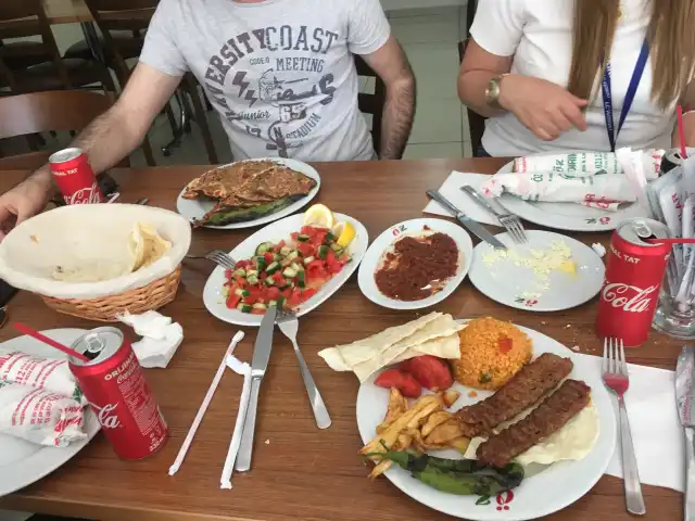 Öz Yıldırımlar Kebap Salonu