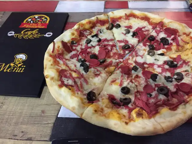 Via Le Pizzaria Ve Cafe'nin yemek ve ambiyans fotoğrafları 5