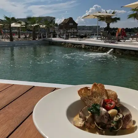 Okeanos Restaurant & Beach'nin yemek ve ambiyans fotoğrafları 3