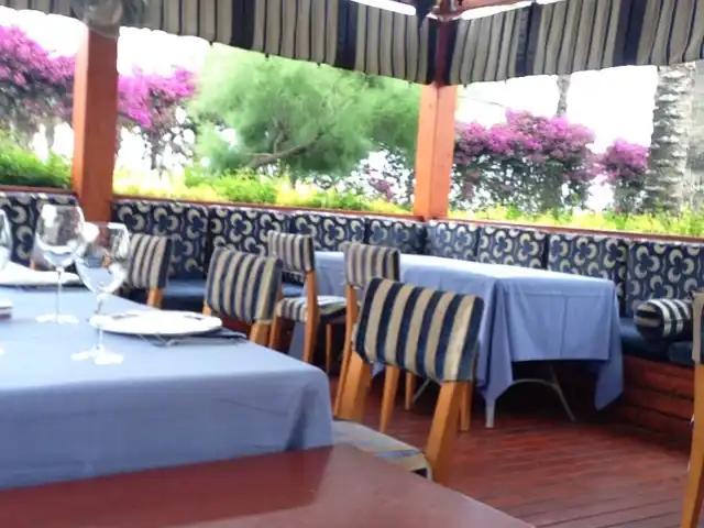 Corneilla Deluxe Nazar Restaurant'nin yemek ve ambiyans fotoğrafları 1