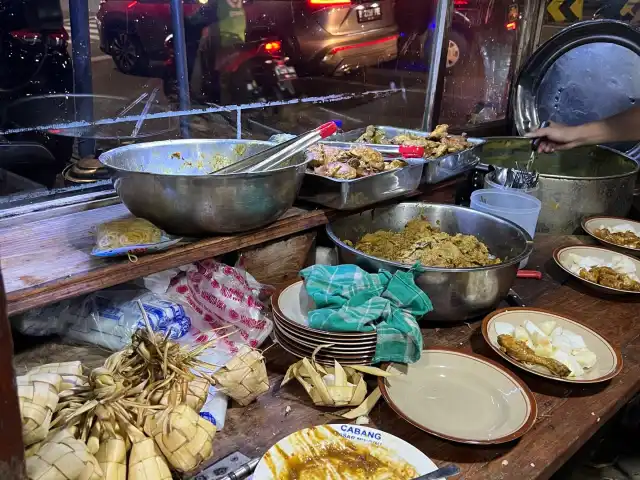 Gambar Makanan Ketupat Sayur Mandala 3