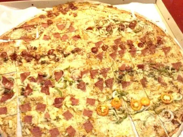 Big Guys Pizza Food Photo 9