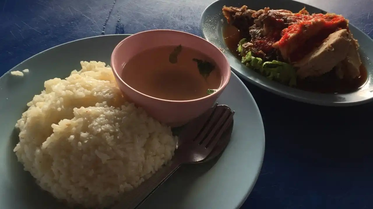 Nasi Ayam Busu Esah Durian Tunggal