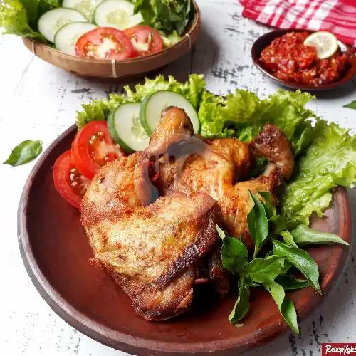 Gambar Makanan Ayam Geprek Dan Ayam Goreng Ni Elok, Gang Pelita 16