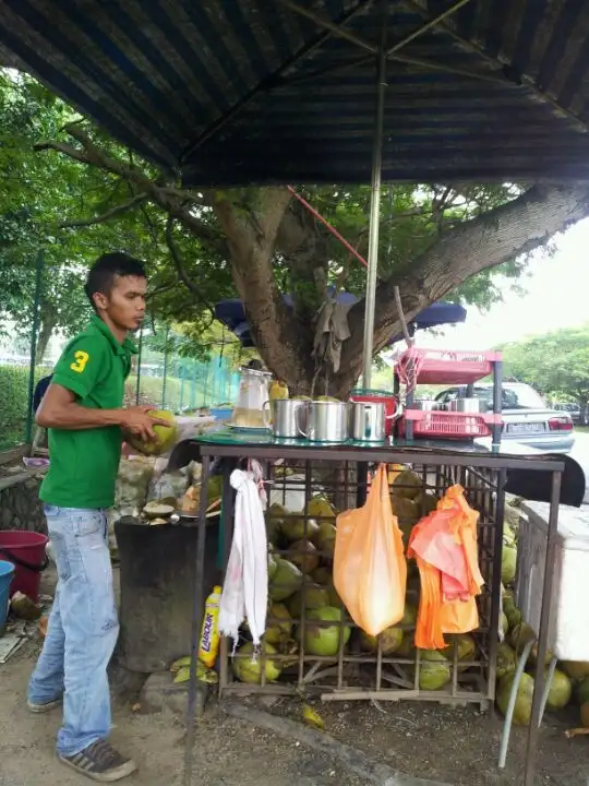 Fresh Coconut Stall Food Photo 1