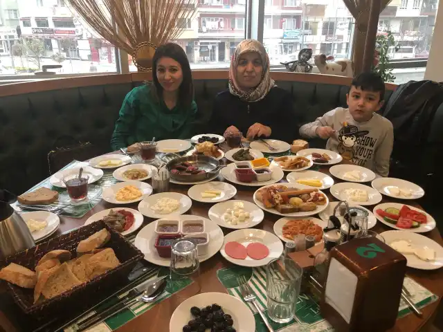 Engin Usta Gemlik Lokantası'nin yemek ve ambiyans fotoğrafları 13