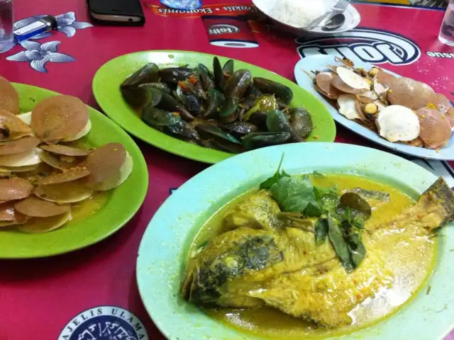 Gambar Makanan Gule Kepala Ikan Mas Agus 9