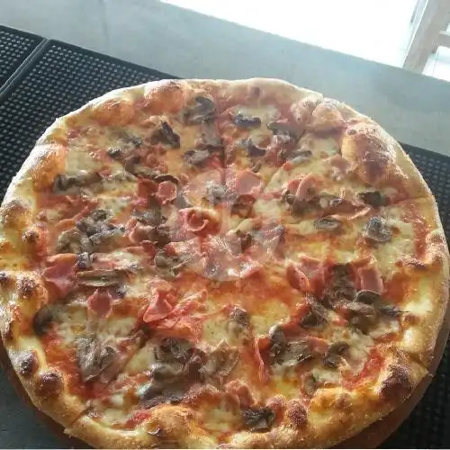 Gambar Makanan Scratch Pizza, Bali 5